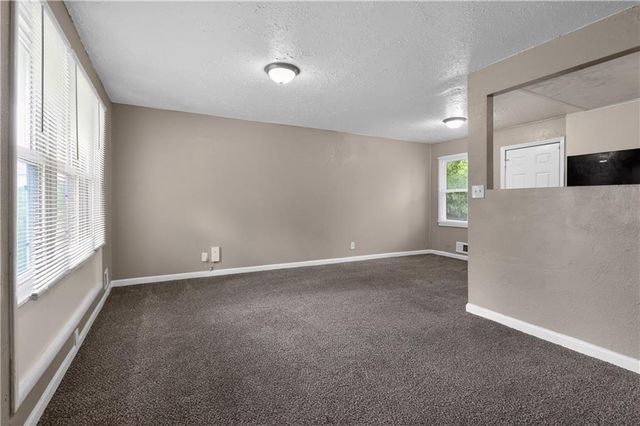 3900 E 47TH Terrace, Kansas City, MO 64130