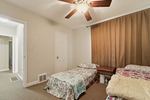 3910 E 8th Street, Des Moines, IA 50316