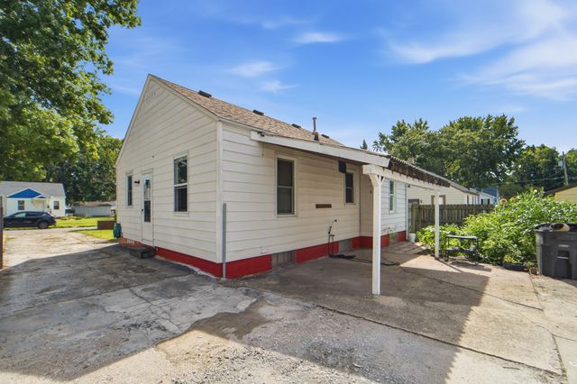 3910 E 8th Street, Des Moines, IA 50316
