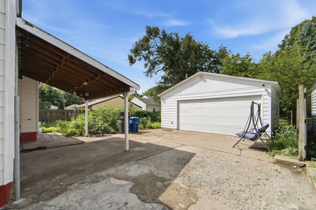 3910 E 8th Street, Des Moines, IA 50316