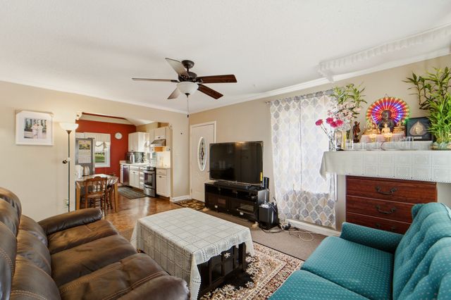 3910 E 8th Street, Des Moines, IA 50316