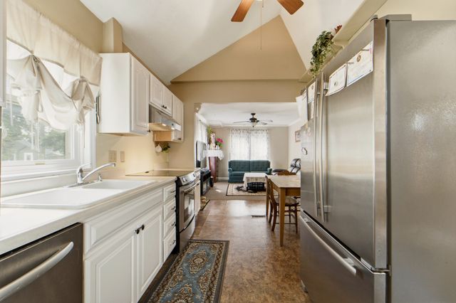 3910 E 8th Street, Des Moines, IA 50316