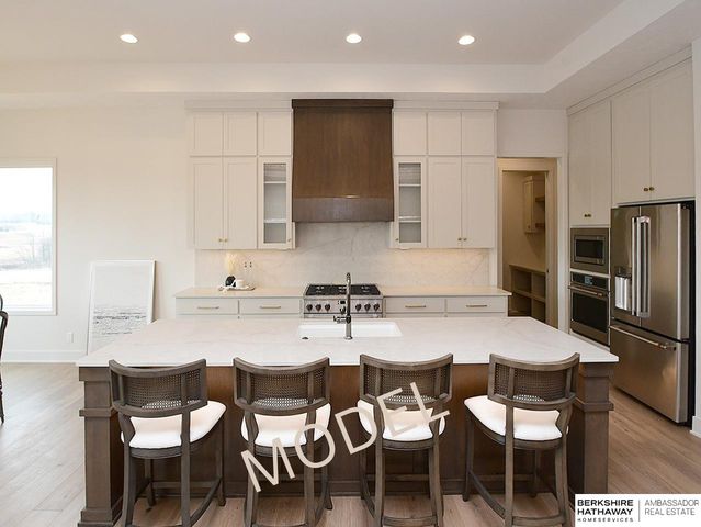 9956 S 118th Street, Papillion, NE 68046