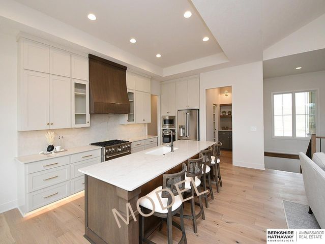 9956 S 118th Street, Papillion, NE 68046