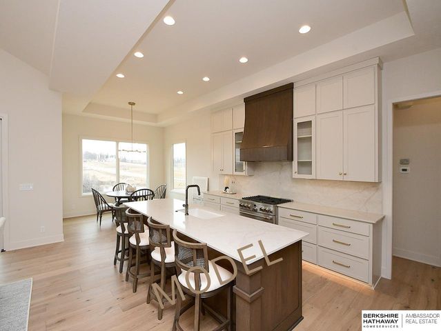 9956 S 118th Street, Papillion, NE 68046