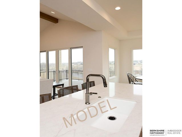 9956 S 118th Street, Papillion, NE 68046