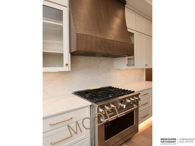 9956 S 118th Street, Papillion, NE 68046