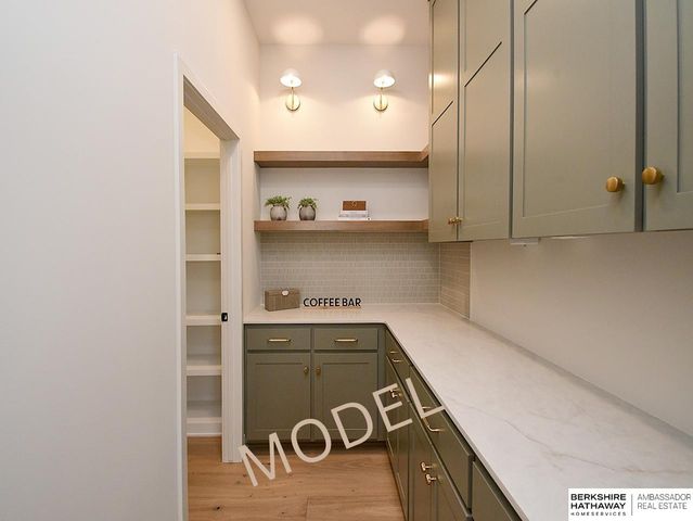 9956 S 118th Street, Papillion, NE 68046