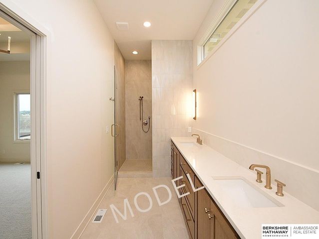 9956 S 118th Street, Papillion, NE 68046