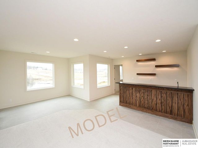 9956 S 118th Street, Papillion, NE 68046