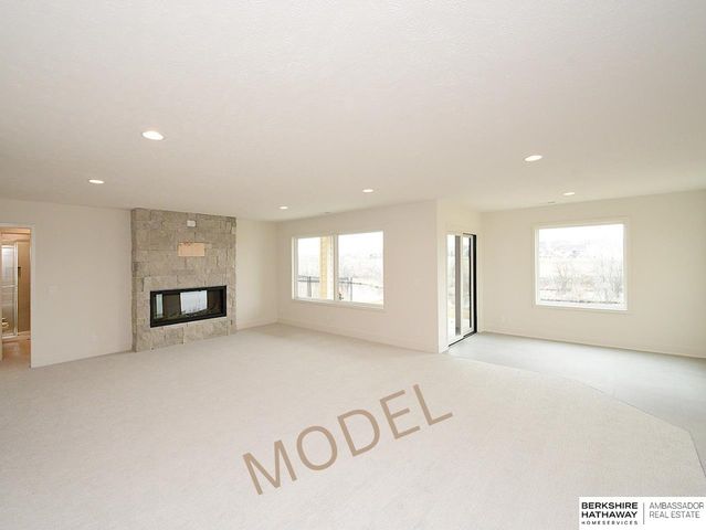 9956 S 118th Street, Papillion, NE 68046