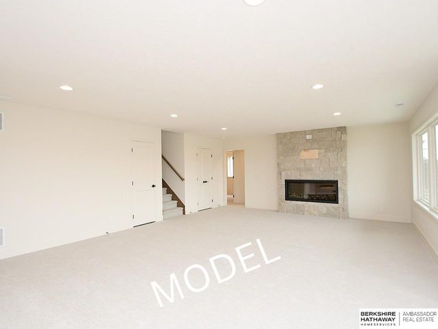 9956 S 118th Street, Papillion, NE 68046