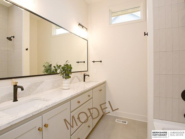 9956 S 118th Street, Papillion, NE 68046