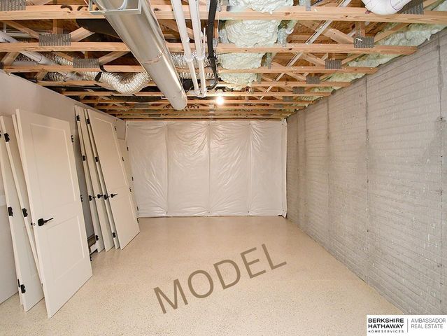 9956 S 118th Street, Papillion, NE 68046