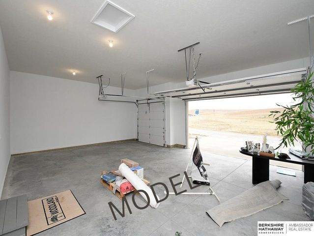 9956 S 118th Street, Papillion, NE 68046