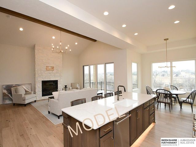 9956 S 118th Street, Papillion, NE 68046