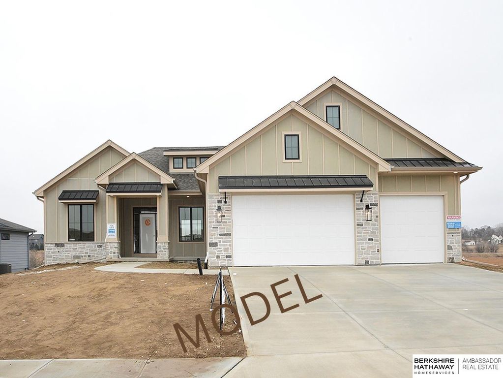 9956 S 118th Street, Papillion, NE 68046