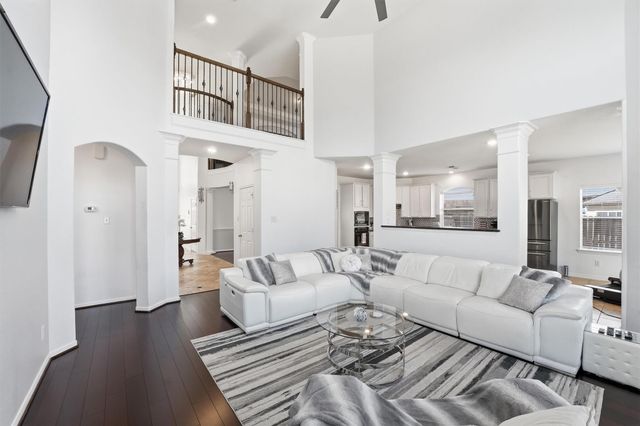 6102 Lakenshire Falls Lane, Katy, TX 77494