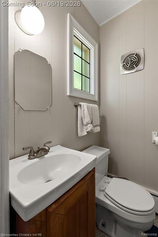 1251 Bishop Road, Grosse Pointe, MI 48230