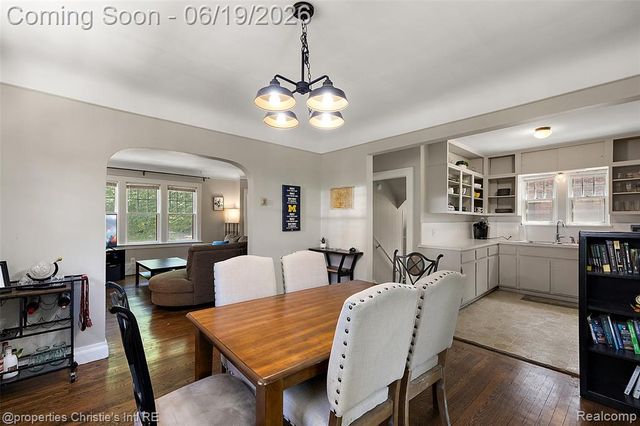 1251 Bishop Road, Grosse Pointe, MI 48230