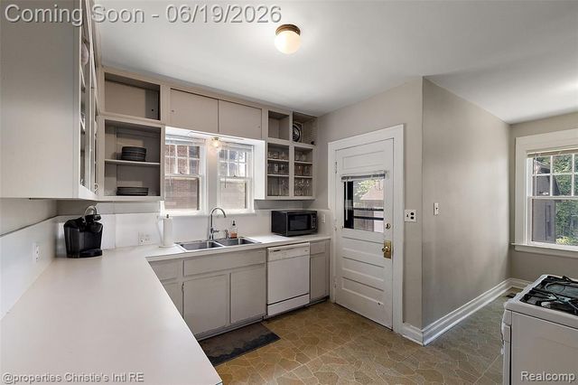 1251 Bishop Road, Grosse Pointe, MI 48230