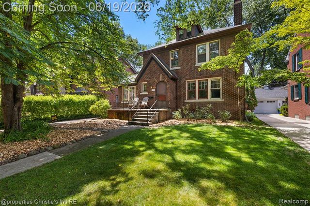 1251 Bishop Road, Grosse Pointe, MI 48230
