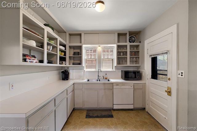 1251 Bishop Road, Grosse Pointe, MI 48230