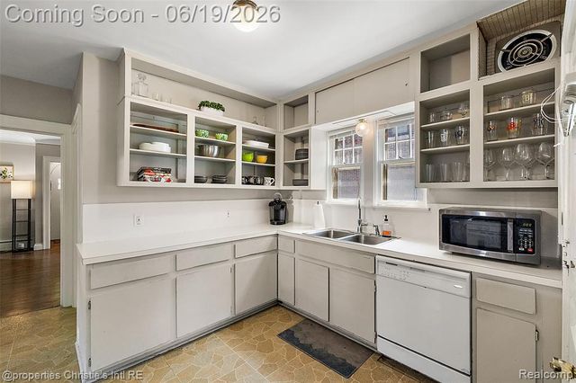 1251 Bishop Road, Grosse Pointe, MI 48230