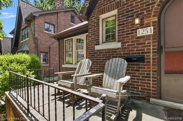 1251 Bishop Road, Grosse Pointe, MI 48230