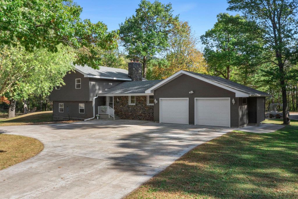 19177 Greenbrook Drive NE, Wyoming, MN 55092