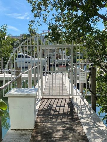 16400 Collins Avenue, Sunny Isles Beach, FL 33160