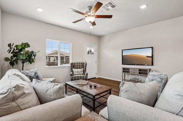 9140 Hensley Way, Elk Grove, CA 95758