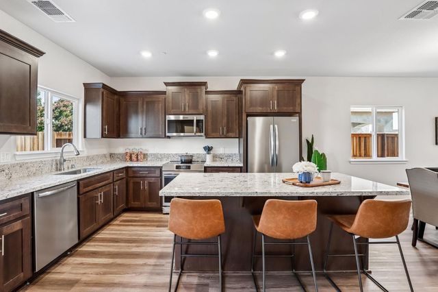 9140 Hensley Way, Elk Grove, CA 95758