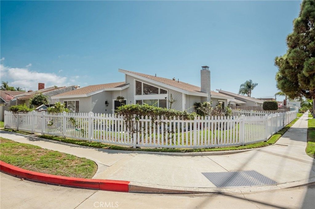 204 Springfield Avenue, Huntington Beach, CA 92648 — photo 2