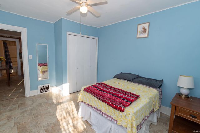 909 E Oakside Street, South Bend, IN 46614