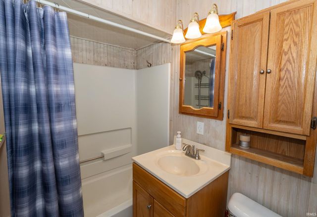 909 E Oakside Street, South Bend, IN 46614