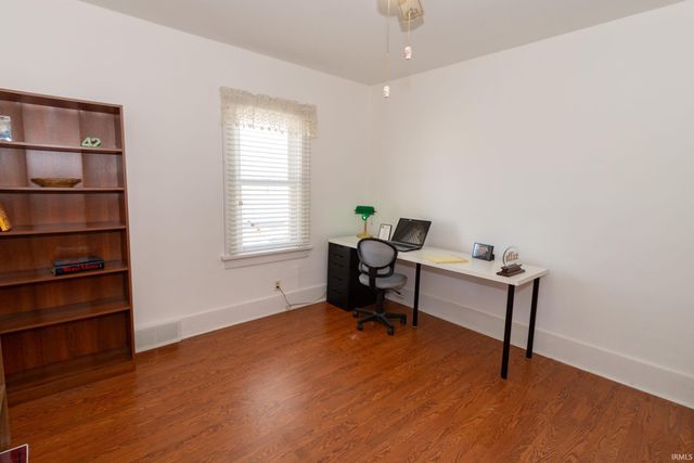 909 E Oakside Street, South Bend, IN 46614