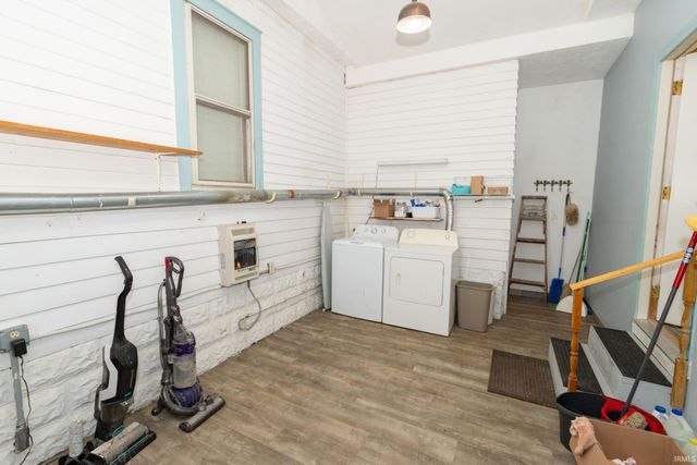 909 E Oakside Street, South Bend, IN 46614