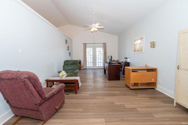 909 E Oakside Street, South Bend, IN 46614