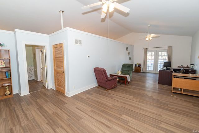 909 E Oakside Street, South Bend, IN 46614