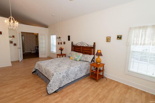 909 E Oakside Street, South Bend, IN 46614