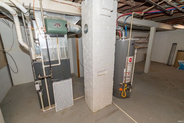 909 E Oakside Street, South Bend, IN 46614