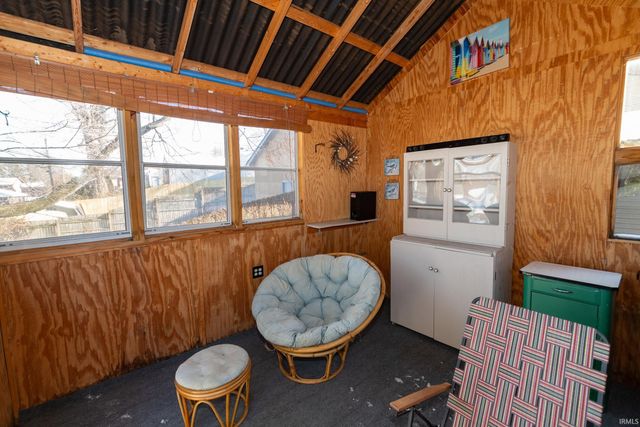 909 E Oakside Street, South Bend, IN 46614