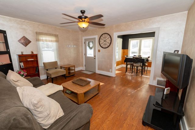 909 E Oakside Street, South Bend, IN 46614