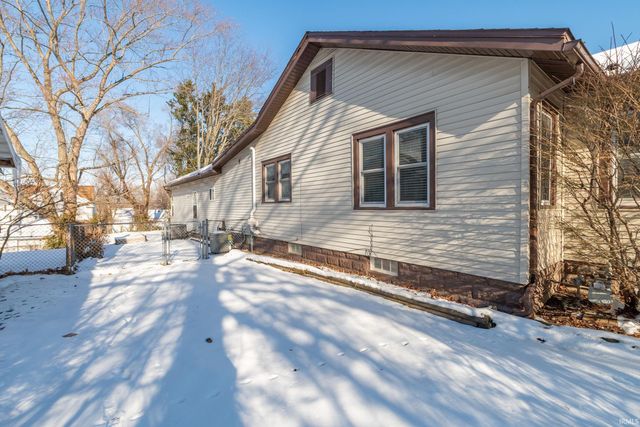 909 E Oakside Street, South Bend, IN 46614