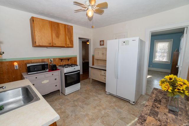 909 E Oakside Street, South Bend, IN 46614