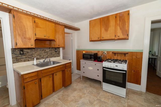 909 E Oakside Street, South Bend, IN 46614