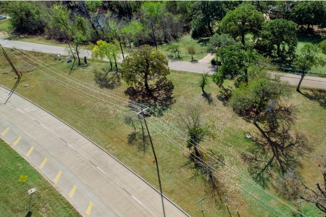 1716 Southeast Parkway, Azle, TX 76020