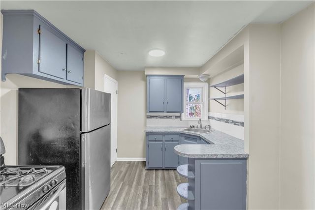 15901 Edgewood Avenue, Cleveland, OH 44137