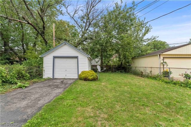 15901 Edgewood Avenue, Cleveland, OH 44137